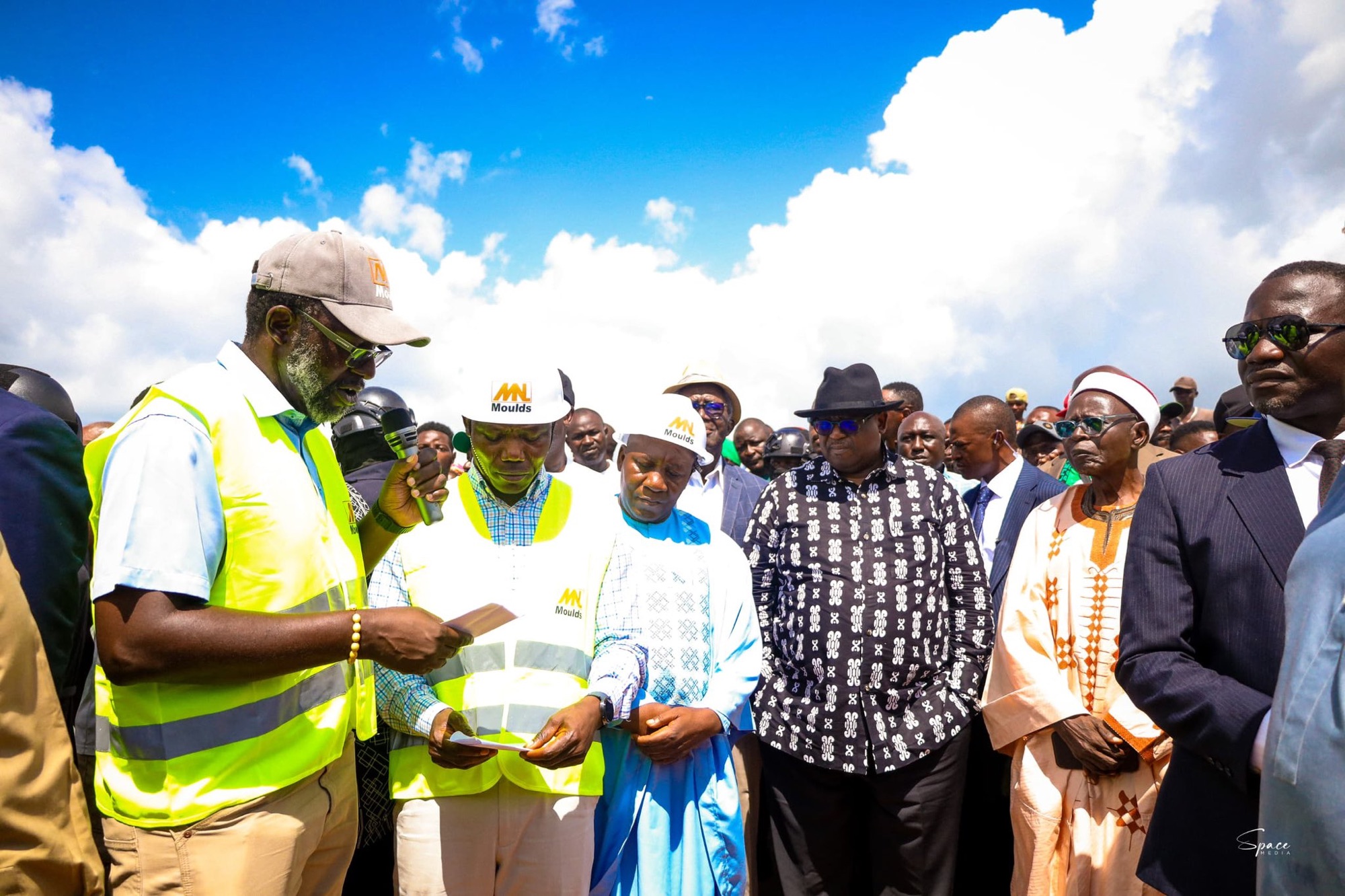 Governor Mutfwang flags off 19.7km Mangu Bypass project